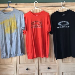 Men’s XLarge Oakley shirts